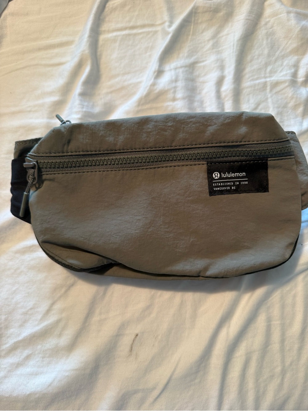 NWT Lululemon Clean Lines Belt Bag